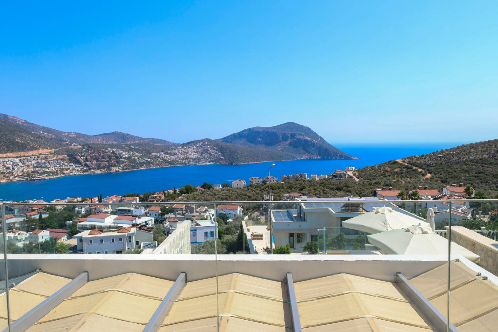 Kaş Kalkan'da Muhteşem Deniz Manzaralı, Özel Havuzlu, Konforlu Villa