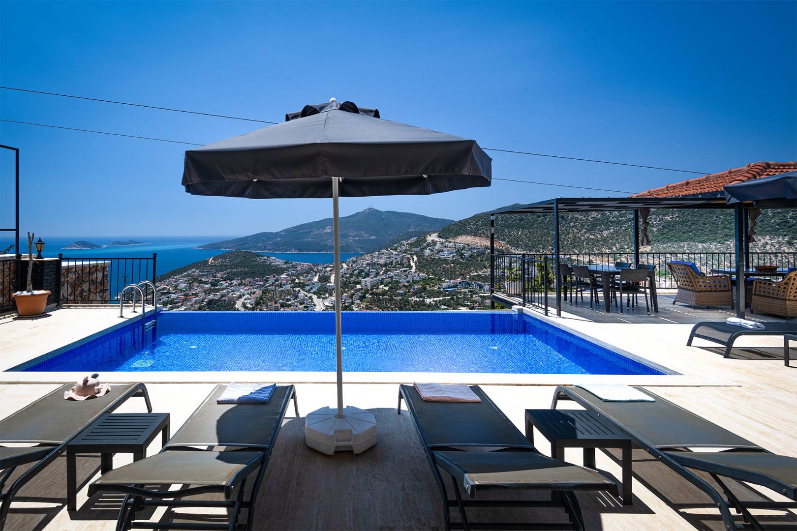 Kaş Kalkan'da Muhteşem Deniz Manzaralı, Sonsuzluk Havuzlu, 3+1 Villa 45810 — 2