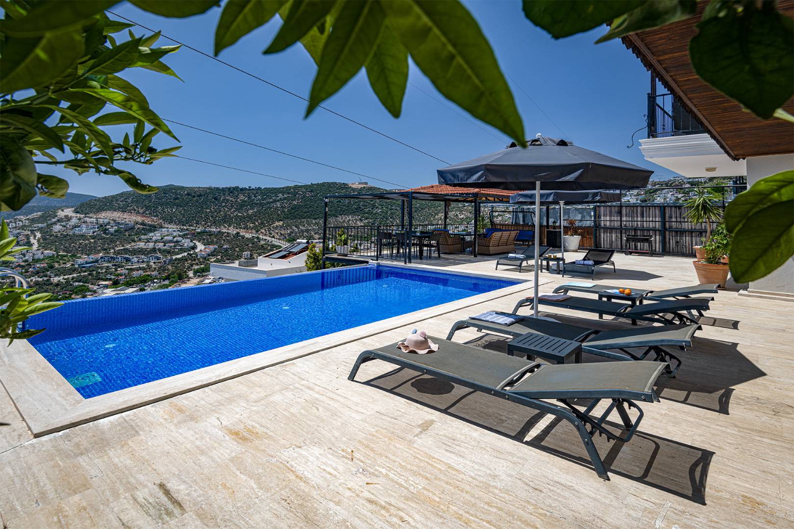 Kaş Kalkan'da Muhteşem Deniz Manzaralı, Sonsuzluk Havuzlu, 3+1 Villa 45810 — 3