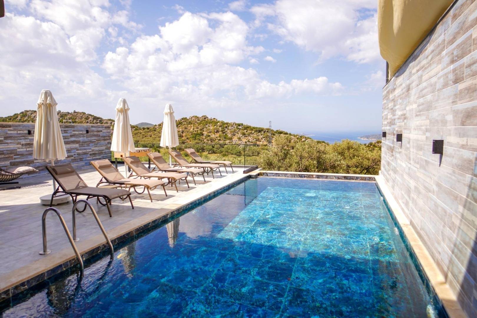 Kaş Kalkan'da Nefes Kesen Deniz Manzaralı, Özel Havuzlu, 3+1 Villa