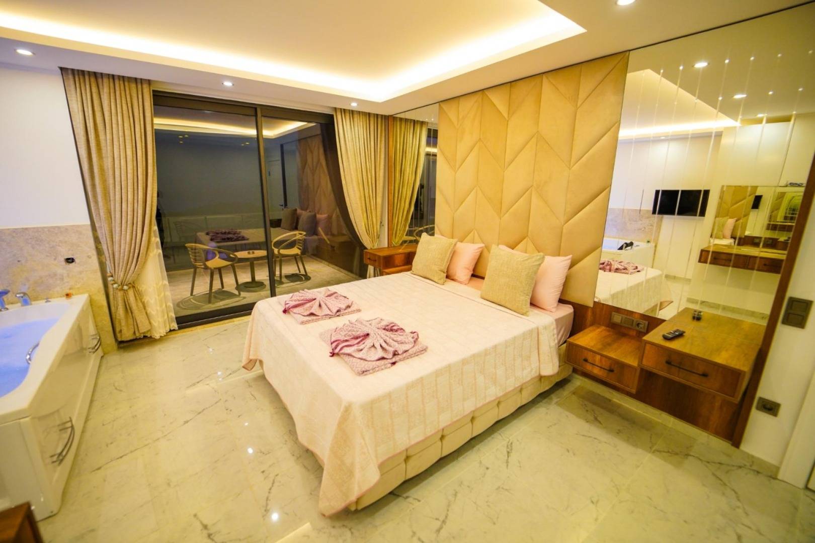 Kaş Kalkan'da Nefes Kesen Deniz Manzaralı, Özel Havuzlu, 3+1 Villa