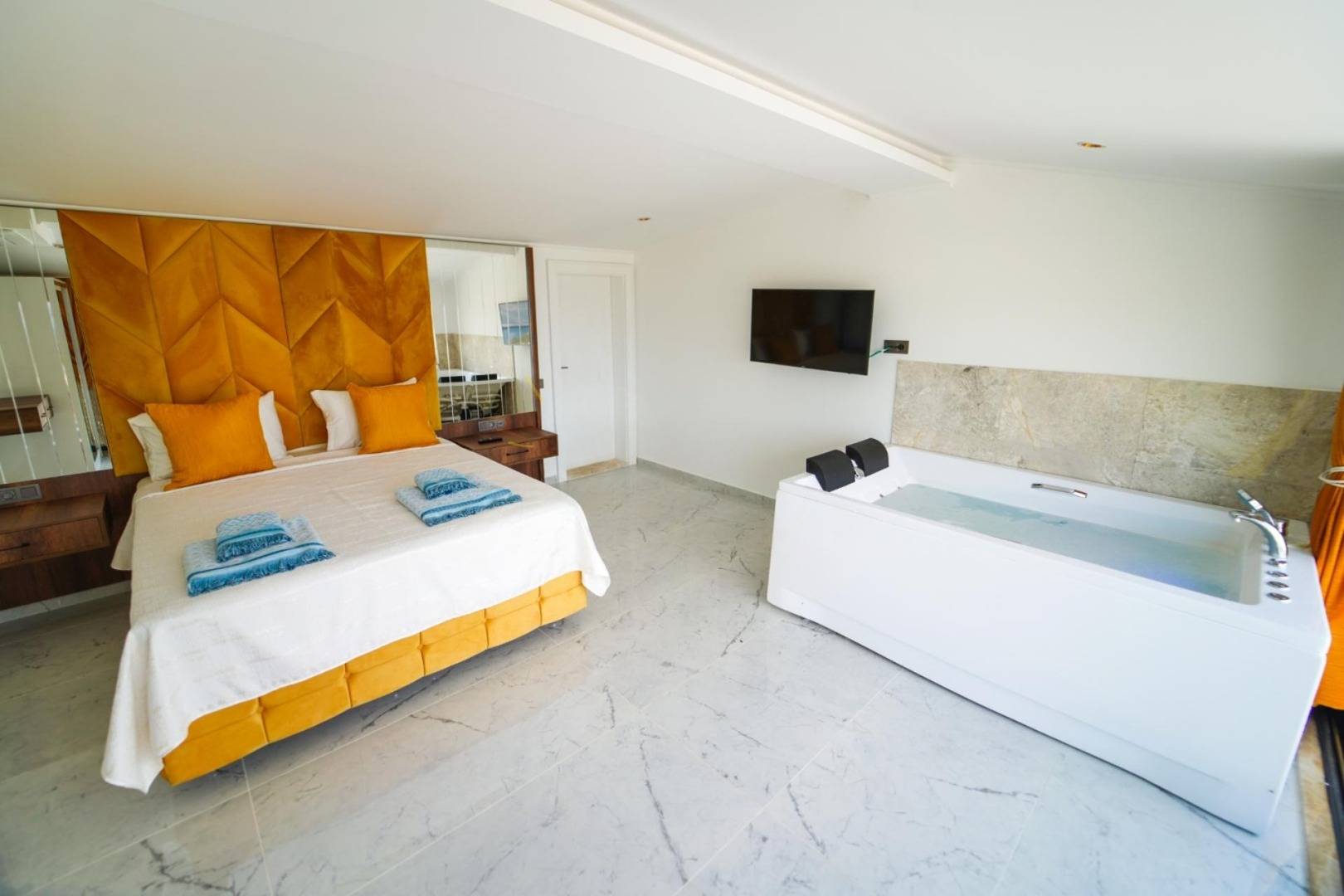 Kaş Kalkan'da Nefes Kesen Deniz Manzaralı, Özel Havuzlu, 3+1 Villa