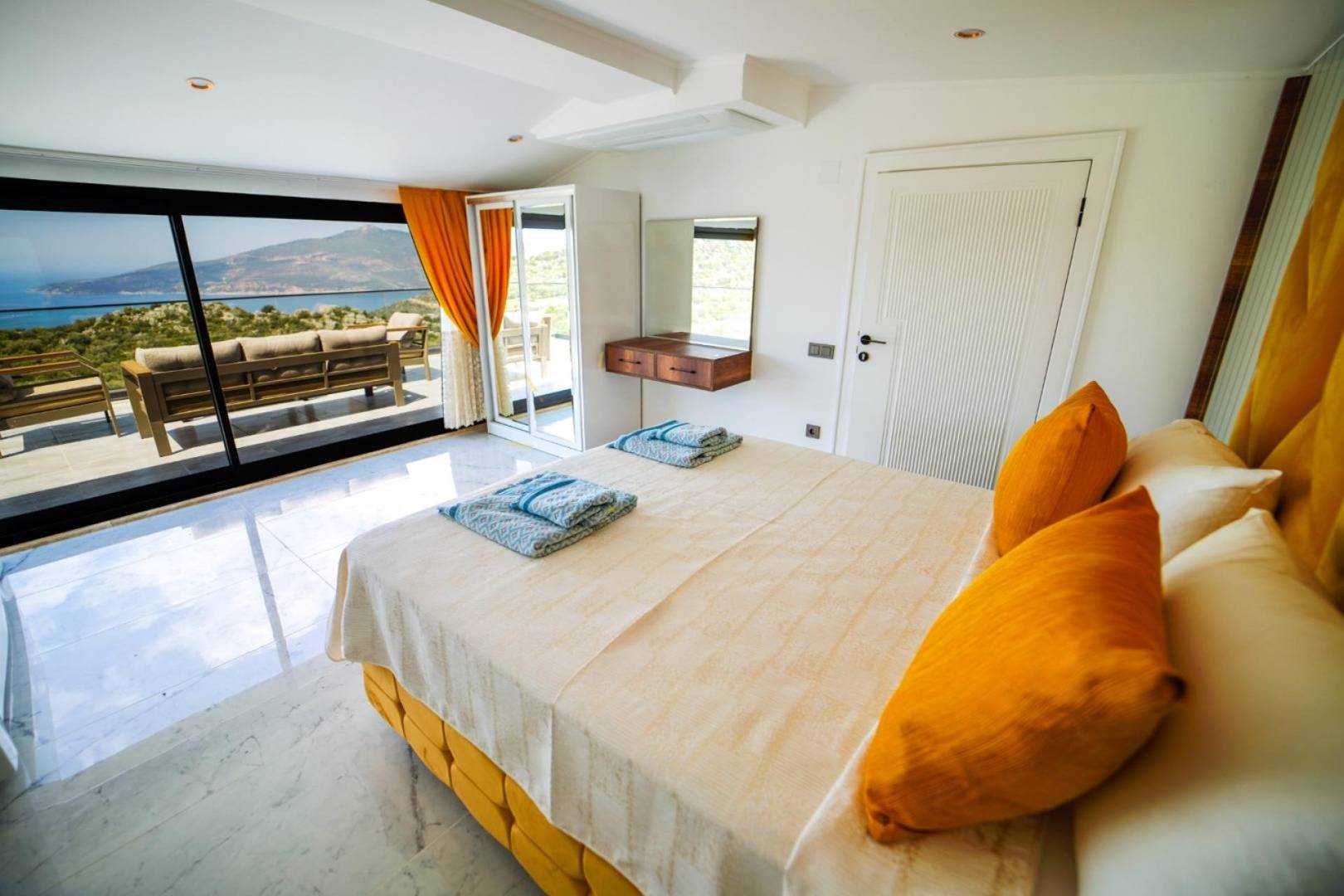 Kaş Kalkan'da Nefes Kesen Deniz Manzaralı, Özel Havuzlu, 3+1 Villa