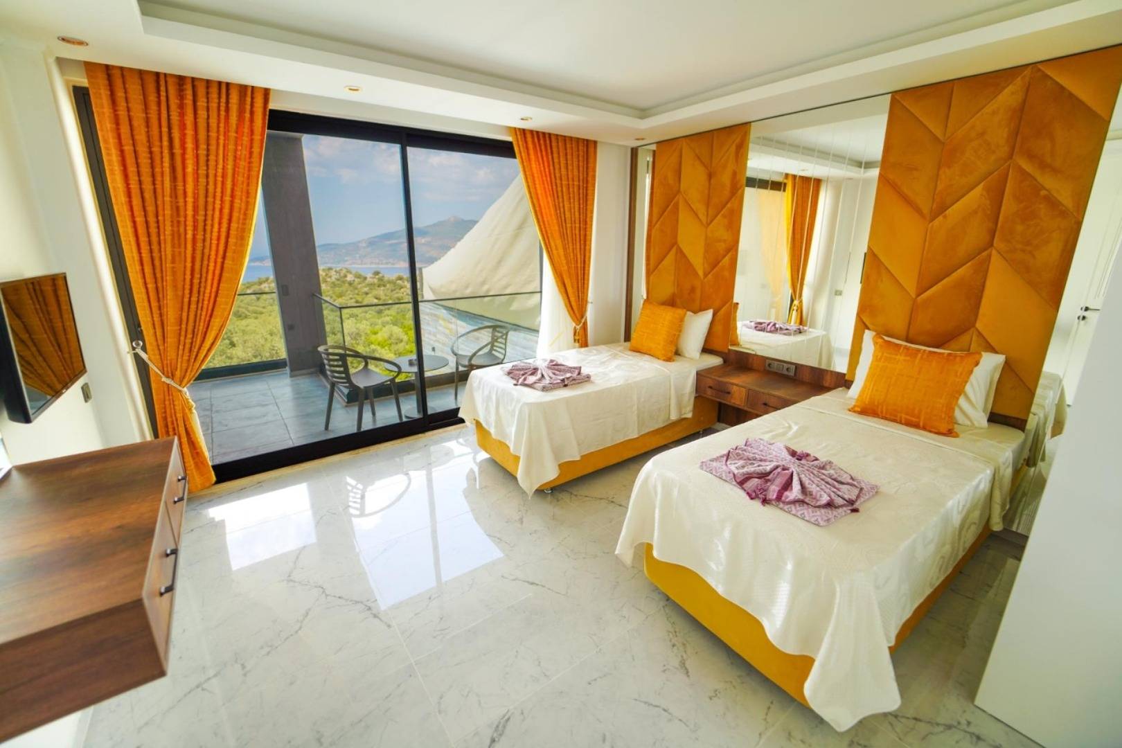 Kaş Kalkan'da Nefes Kesen Deniz Manzaralı, Özel Havuzlu, 3+1 Villa