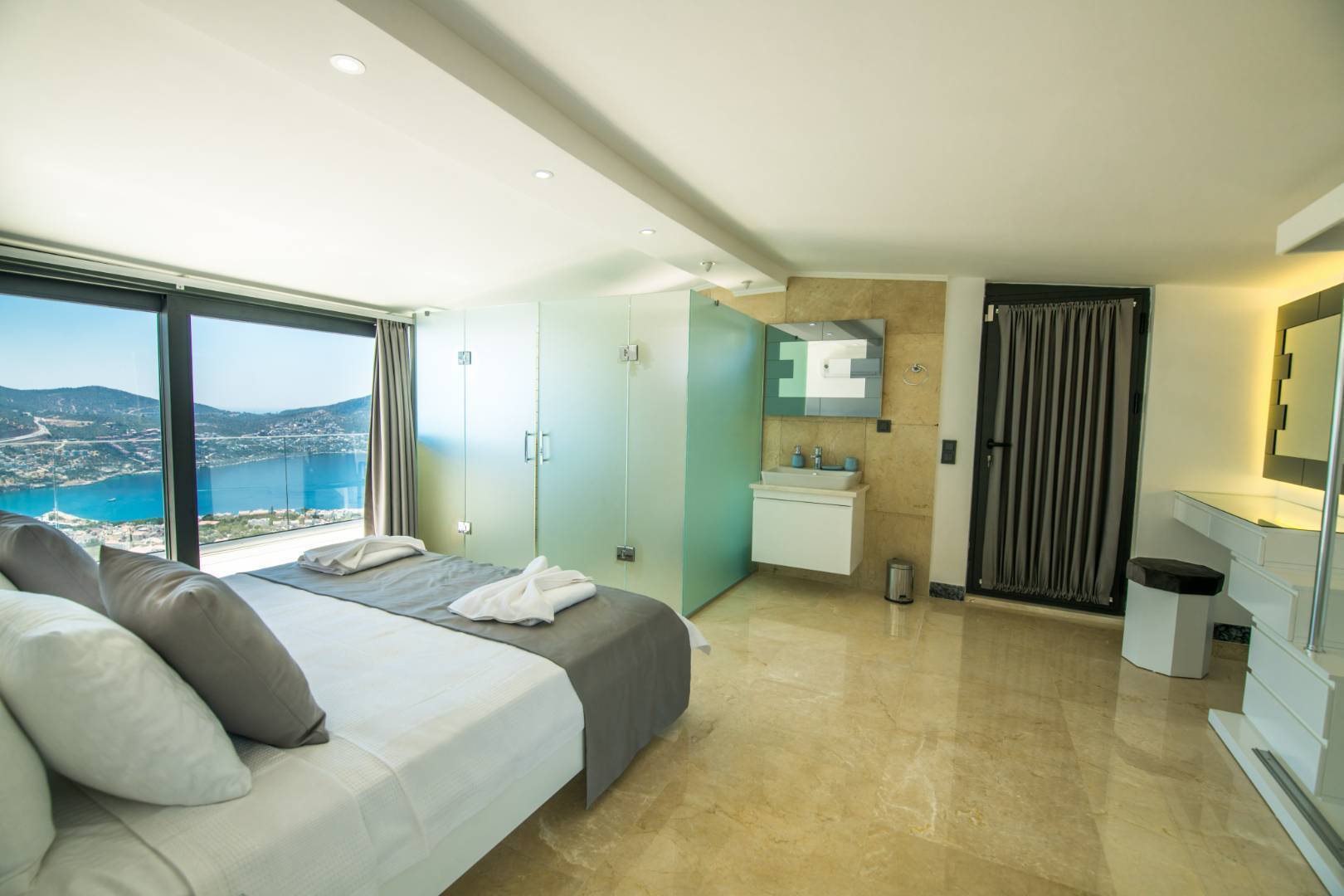 Kaş Kalkan'da Seyrine Doyulmaz Deniz Manzaralı, Özel Havuzlu, Lüks Villa