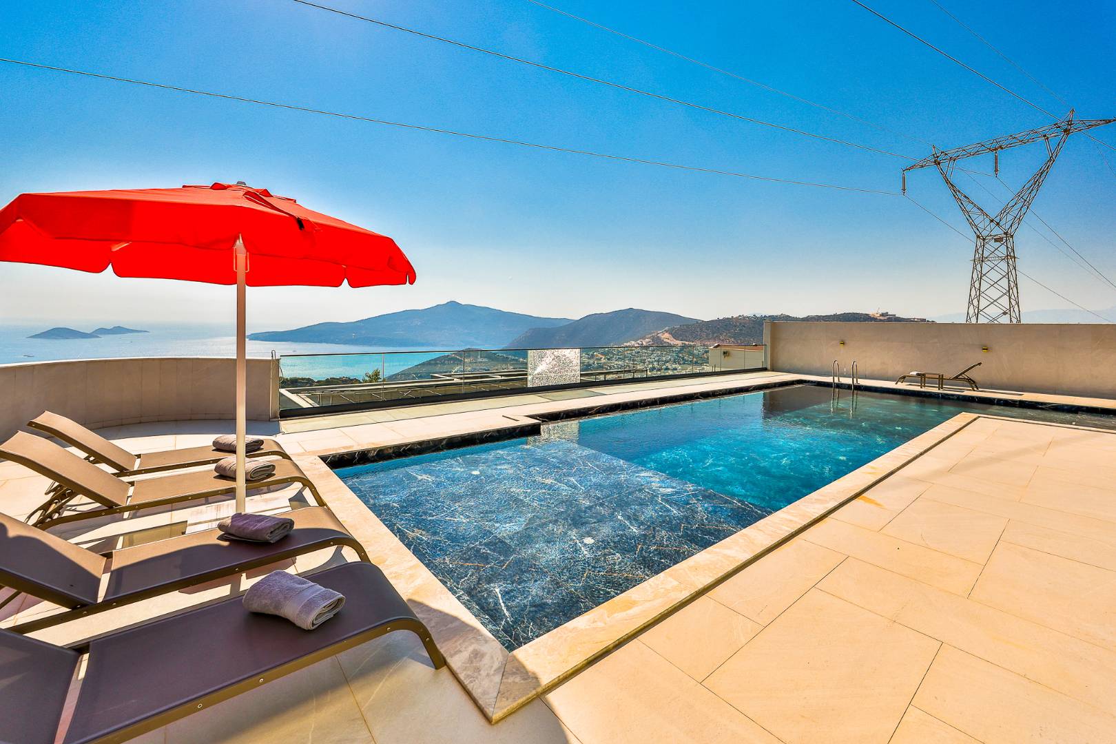 Kaş Kördere'de Enfes Deniz Manzaralı, Özel Havuzlu, Olanaklı Villa