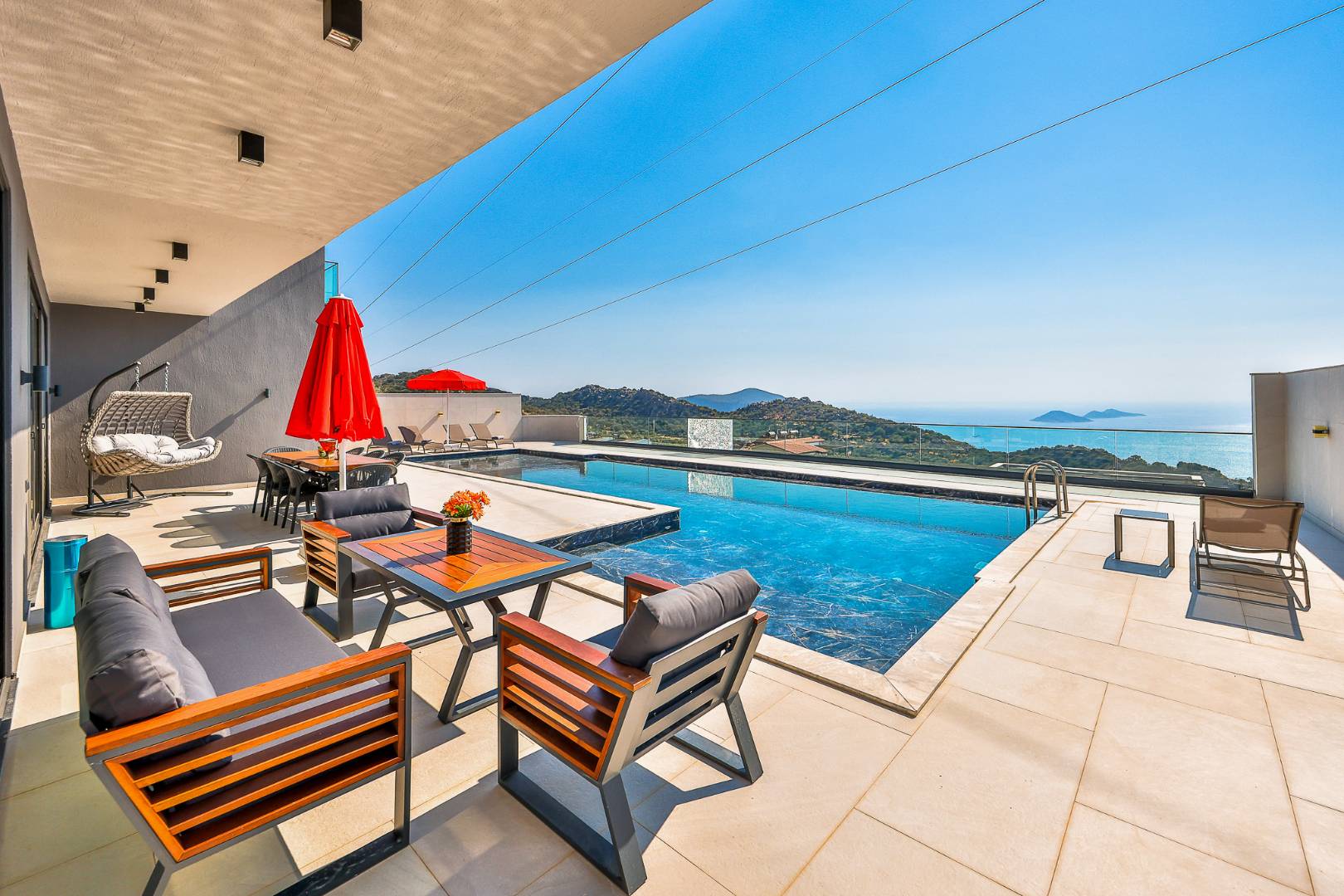 Kaş Kördere'de Enfes Deniz Manzaralı, Özel Havuzlu, Olanaklı Villa