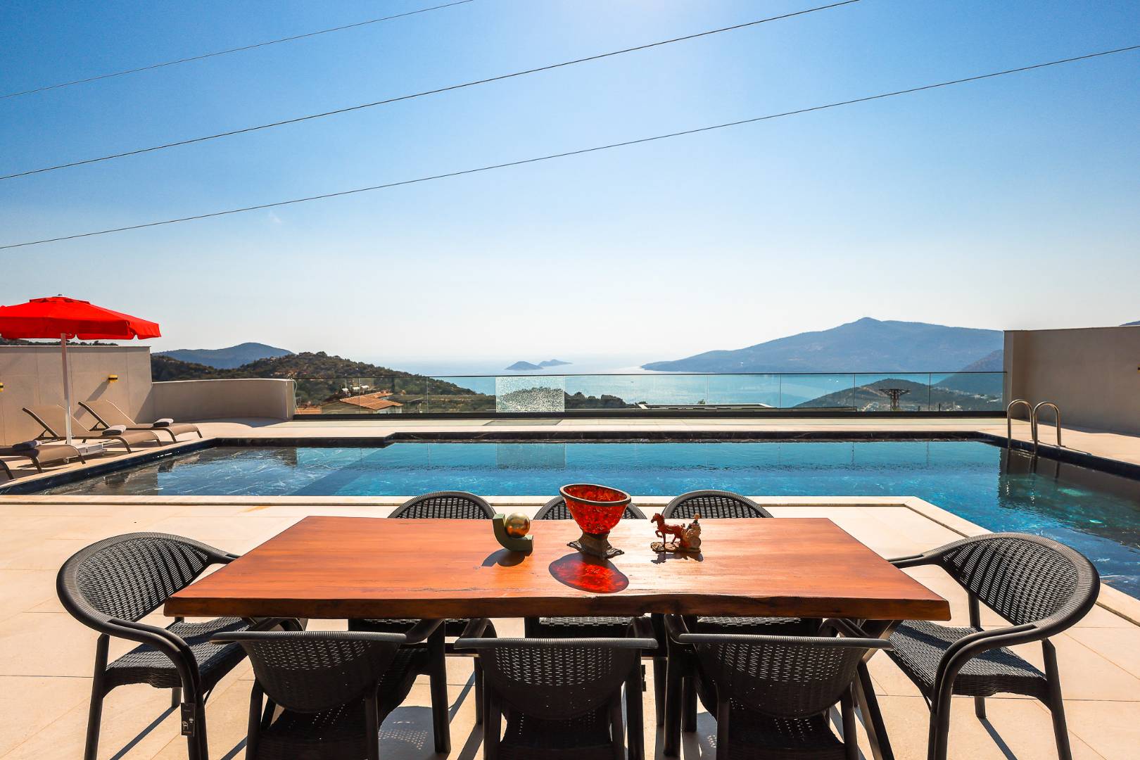 Kaş Kördere'de Enfes Deniz Manzaralı, Özel Havuzlu, Olanaklı Villa