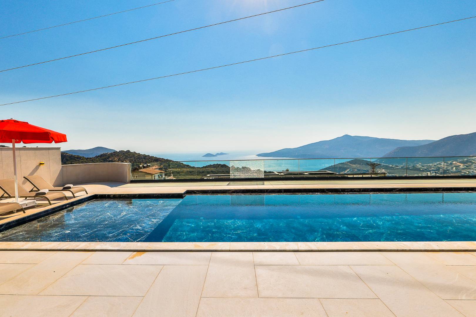 Kaş Kördere'de Enfes Deniz Manzaralı, Özel Havuzlu, Olanaklı Villa
