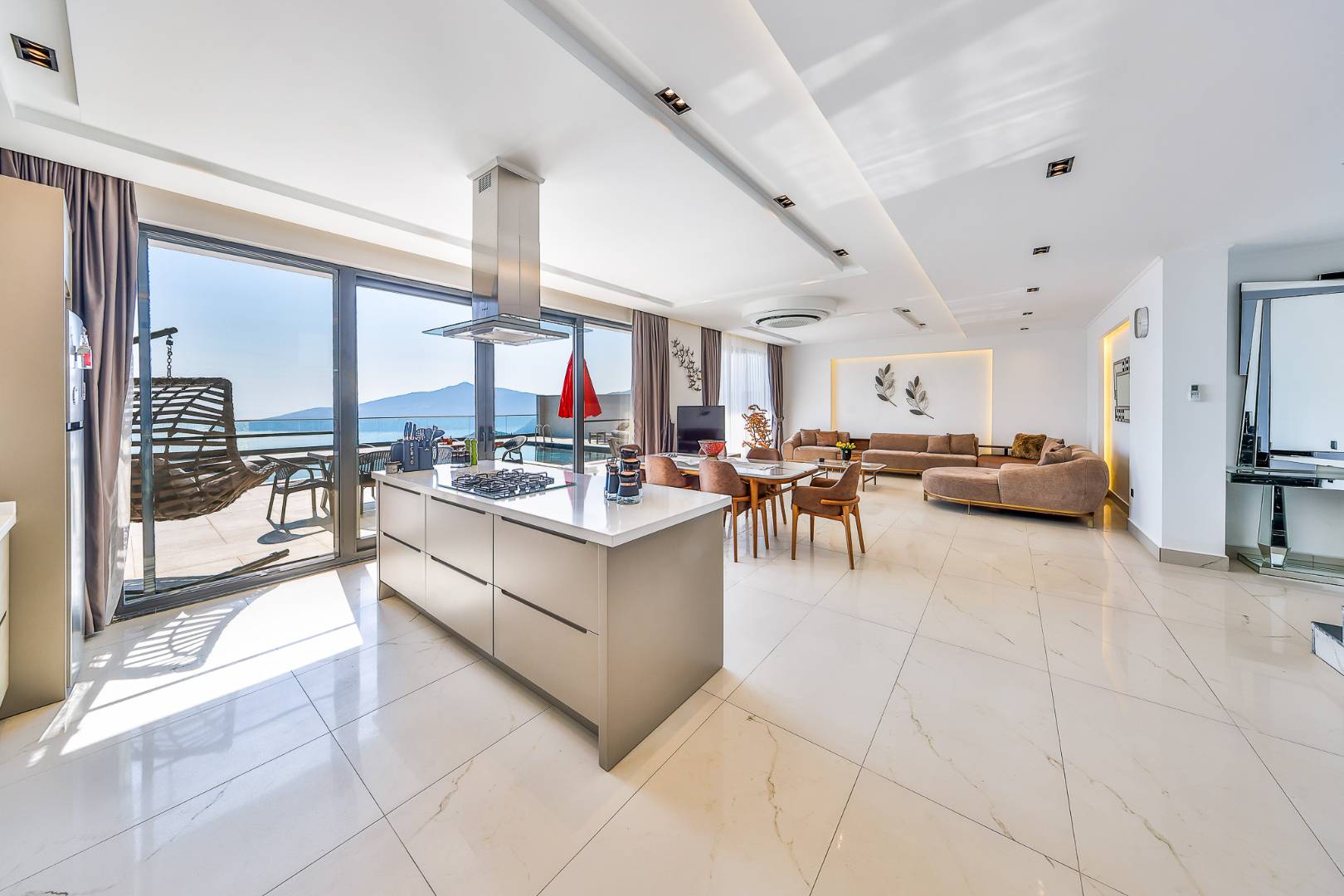 Kaş Kördere'de Enfes Deniz Manzaralı, Özel Havuzlu, Olanaklı Villa