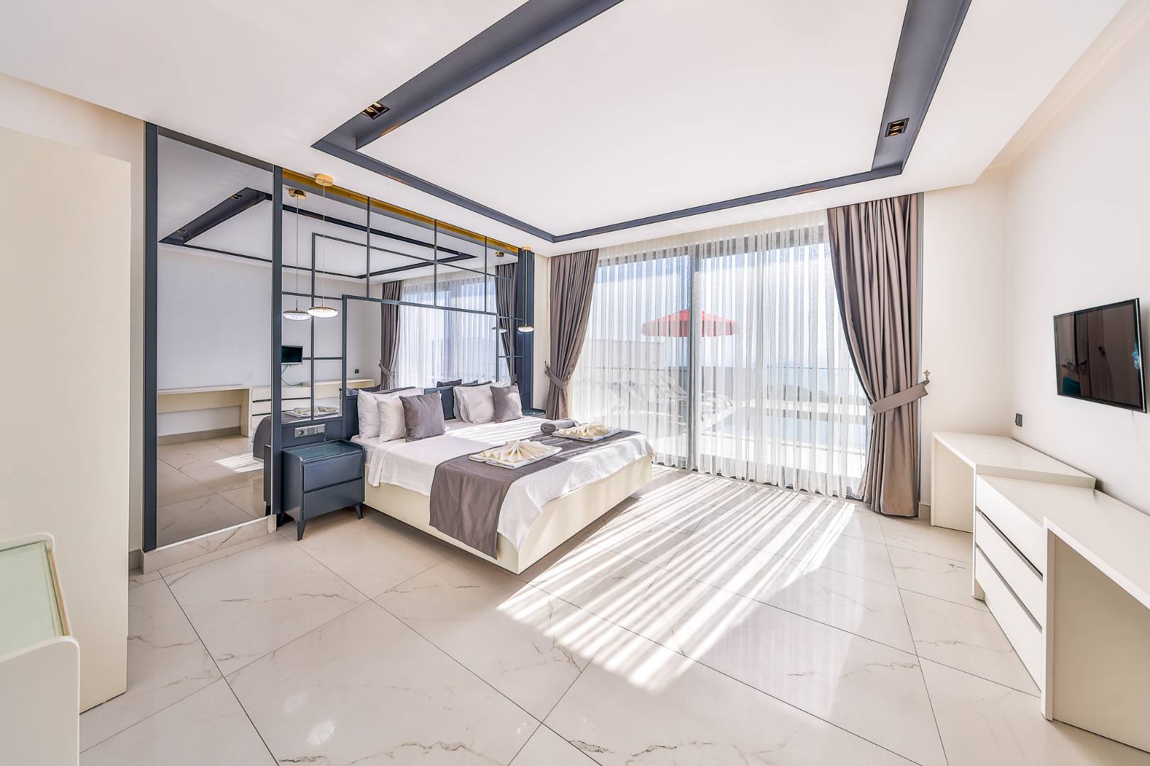 Kaş Kördere'de Enfes Deniz Manzaralı, Özel Havuzlu, Olanaklı Villa