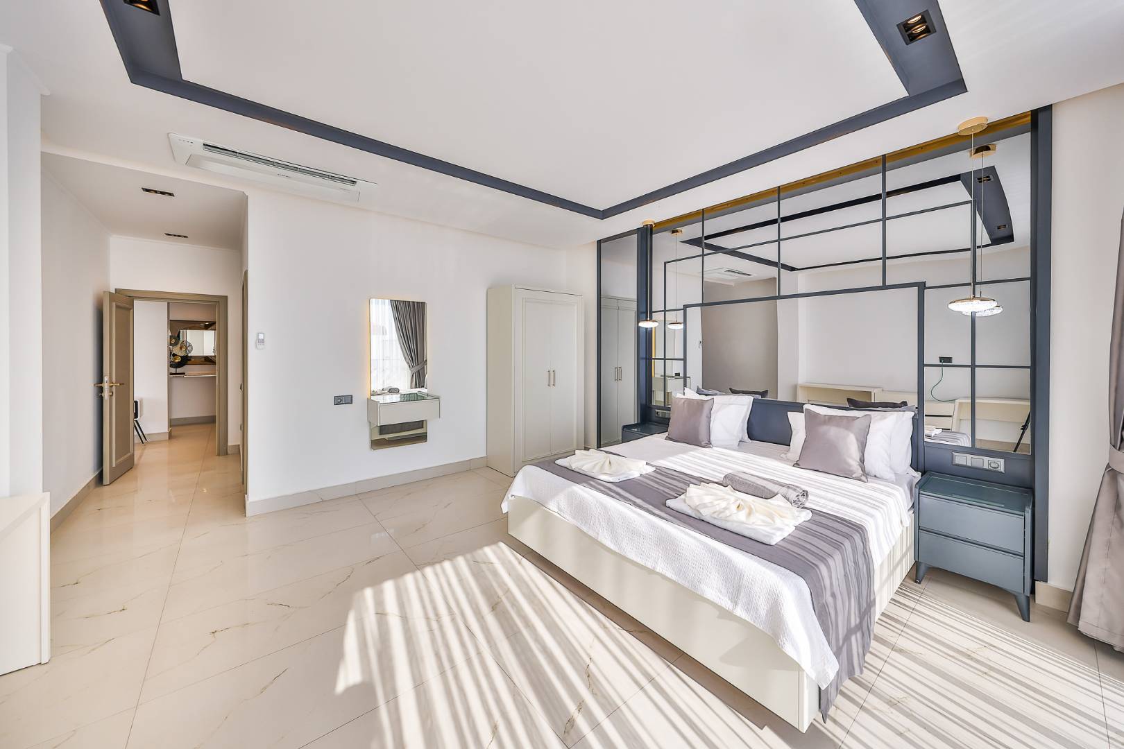 Kaş Kördere'de Enfes Deniz Manzaralı, Özel Havuzlu, Olanaklı Villa