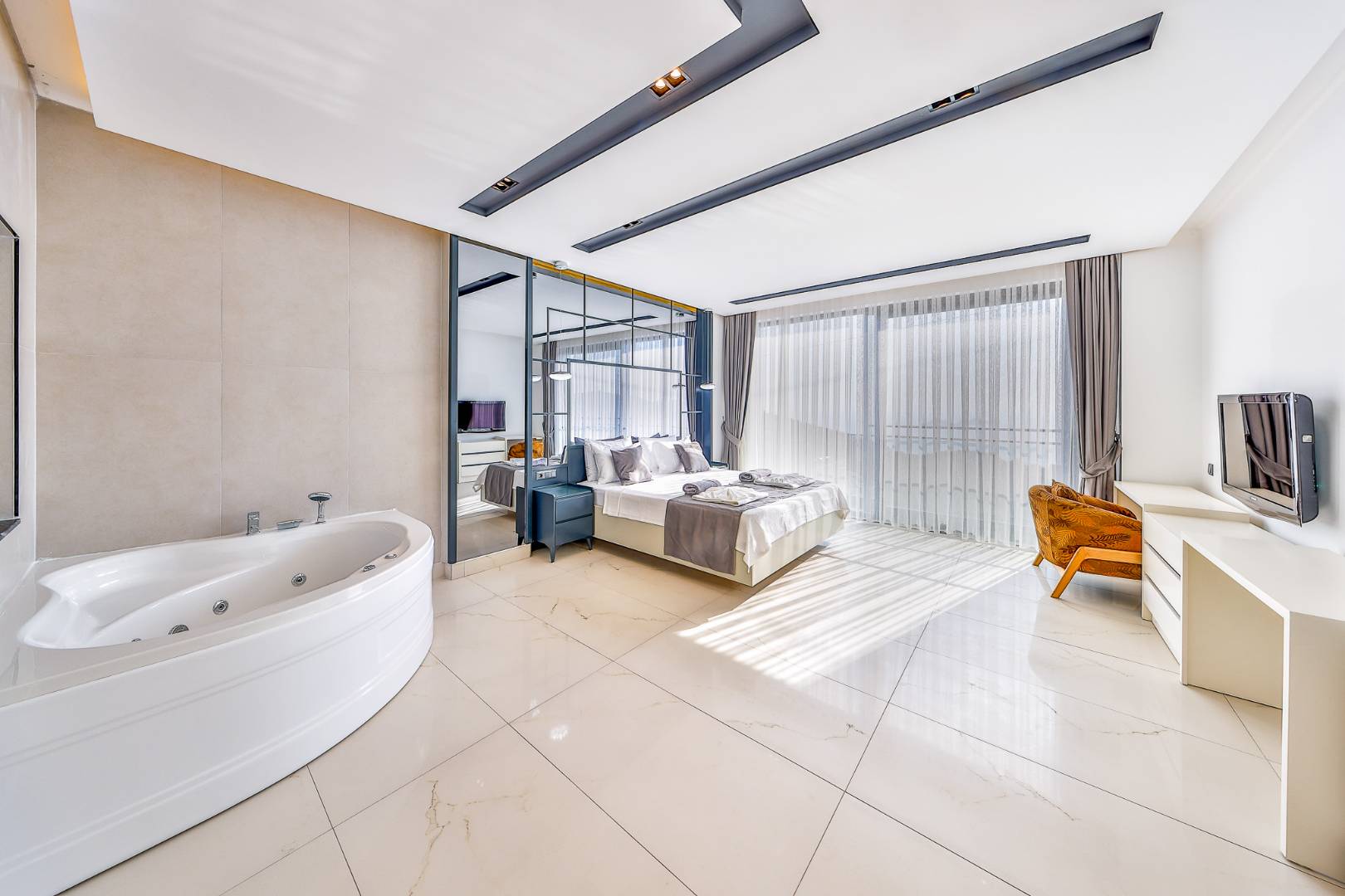 Kaş Kördere'de Enfes Deniz Manzaralı, Özel Havuzlu, Olanaklı Villa