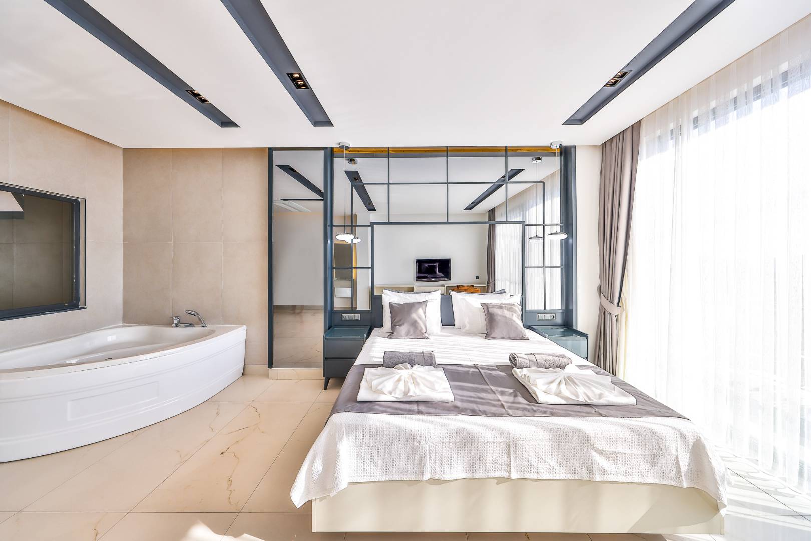 Kaş Kördere'de Enfes Deniz Manzaralı, Özel Havuzlu, Olanaklı Villa