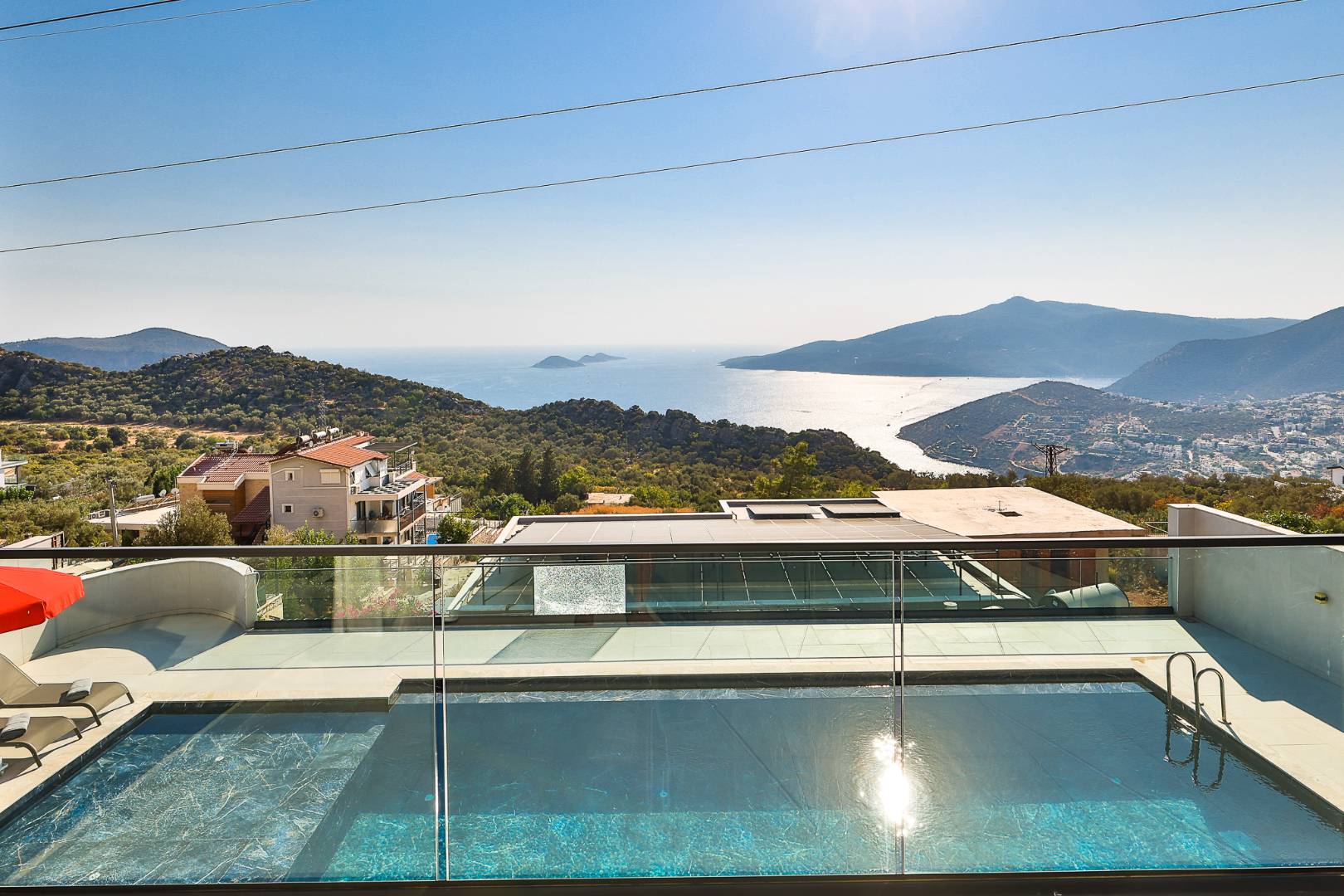Kaş Kördere'de Enfes Deniz Manzaralı, Özel Havuzlu, Olanaklı Villa