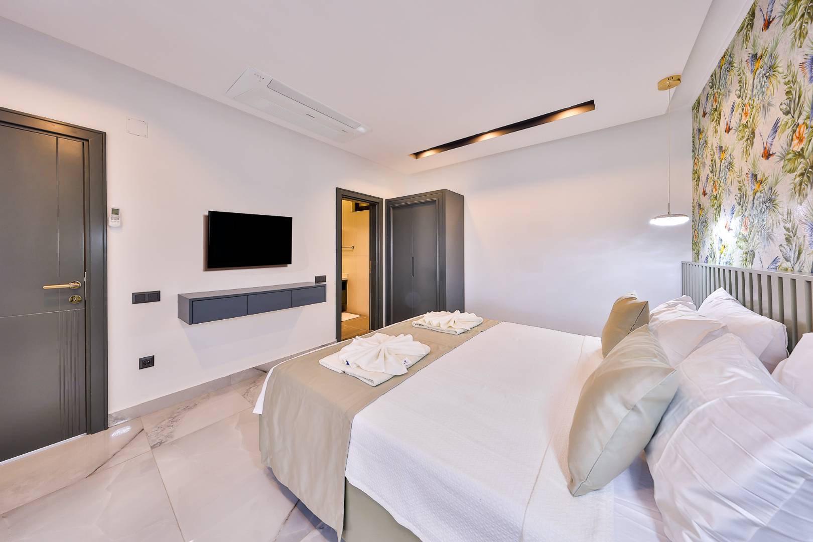Kaş Kördere'de Merkeze Yakın Konumda, Özel Havuzlu, Lüks Villa