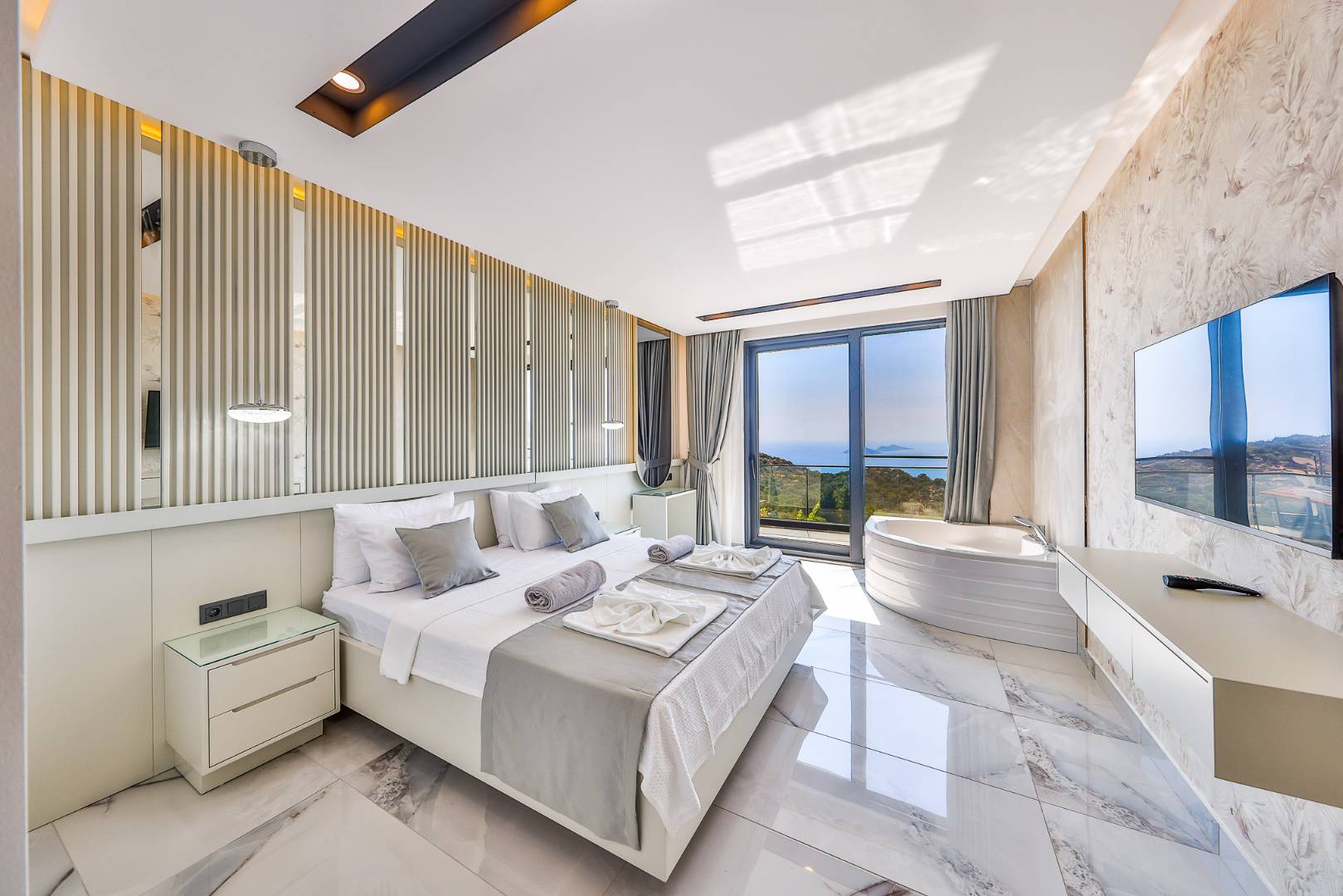 Kaş Kördere'de Merkeze Yakın Konumda, Özel Havuzlu, Lüks Villa