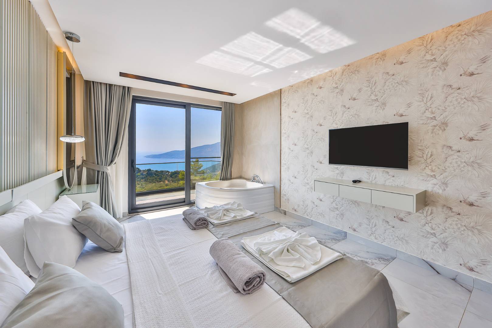 Kaş Kördere'de Merkeze Yakın Konumda, Özel Havuzlu, Lüks Villa