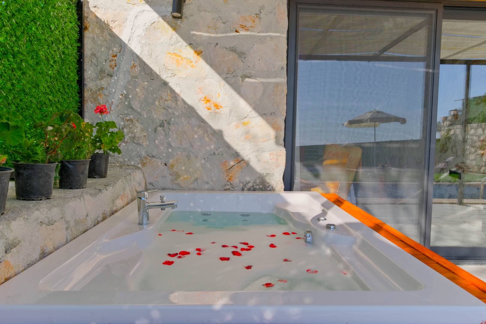 Kaş Ova'da Doğa İle İç İçe, Özel Havuzlu, Korunaklı Villa