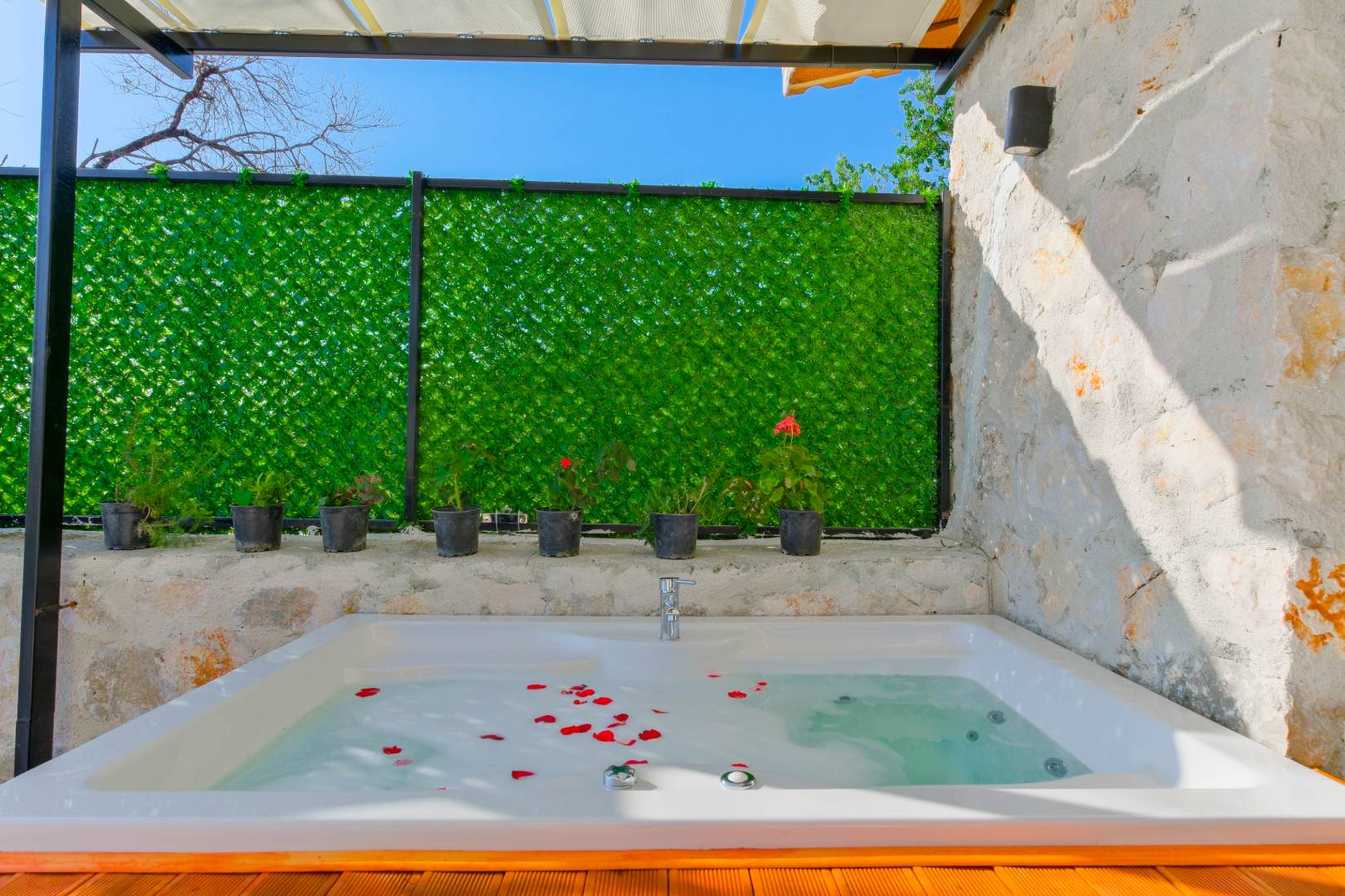 Kaş Ova'da Doğa İle İç İçe, Özel Havuzlu, Korunaklı Villa