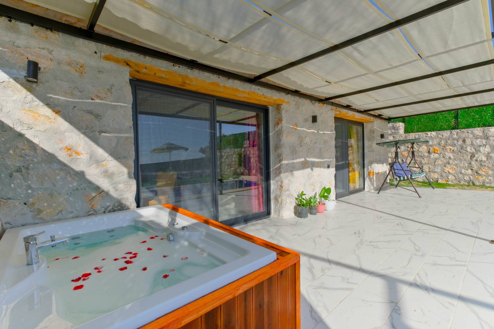 Kaş Ova'da Doğa İle İç İçe, Özel Havuzlu, Korunaklı Villa