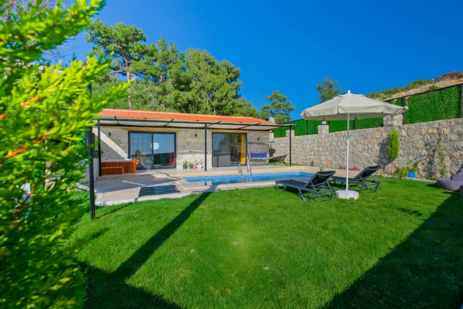 Kaş Ova'da Doğa İle İç İçe, Özel Havuzlu, Korunaklı Villa