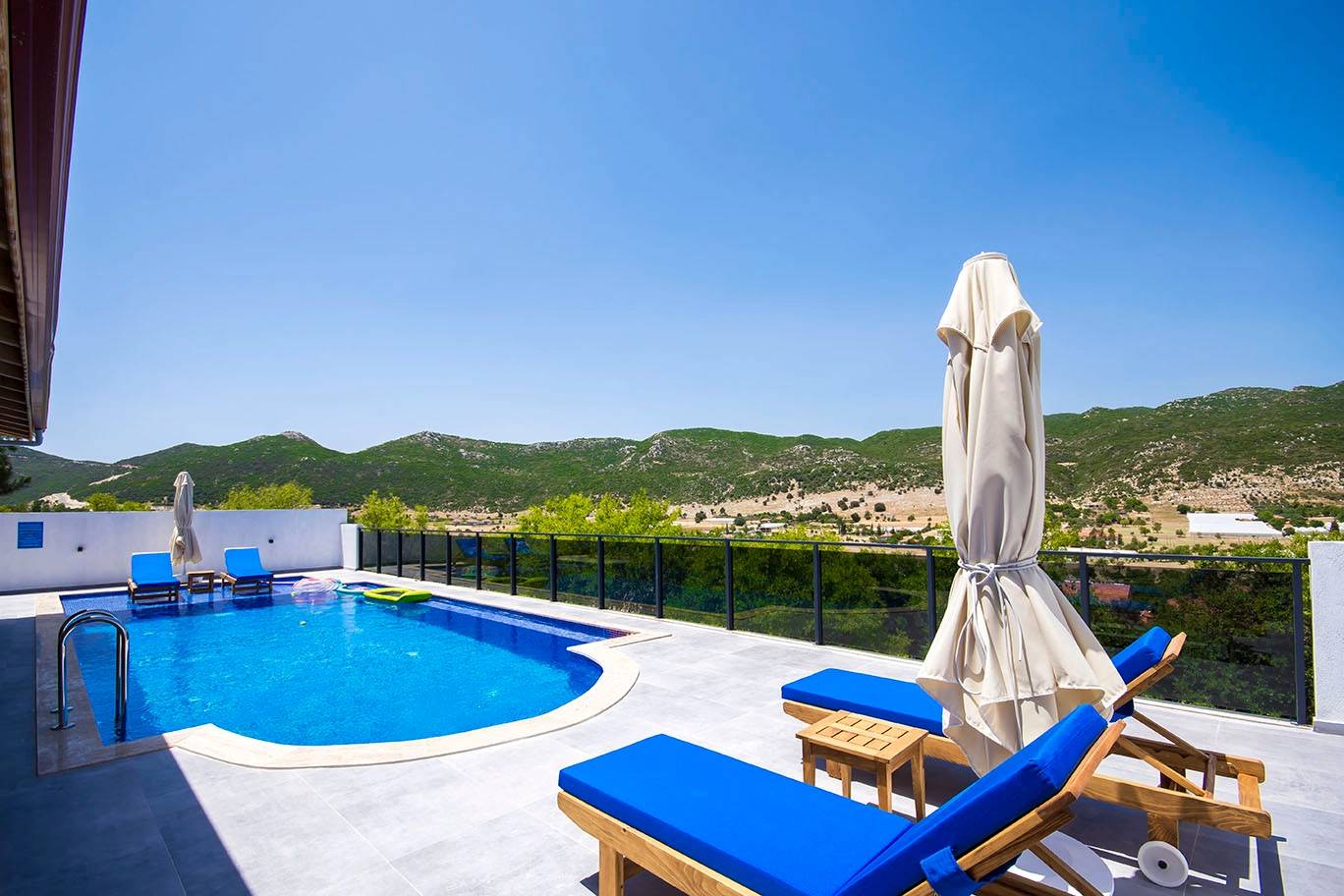 Kaş Sarıbelen'de Doğa İçerisinde, Özel Havuzlu, Modern Villa