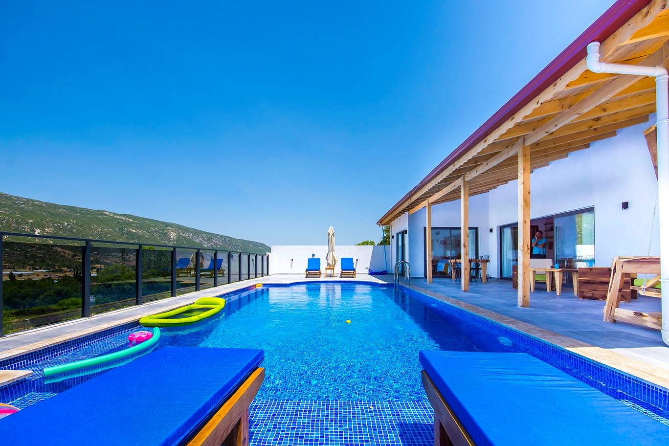 Kaş Sarıbelen'de Doğa İçerisinde, Özel Havuzlu, Modern Villa