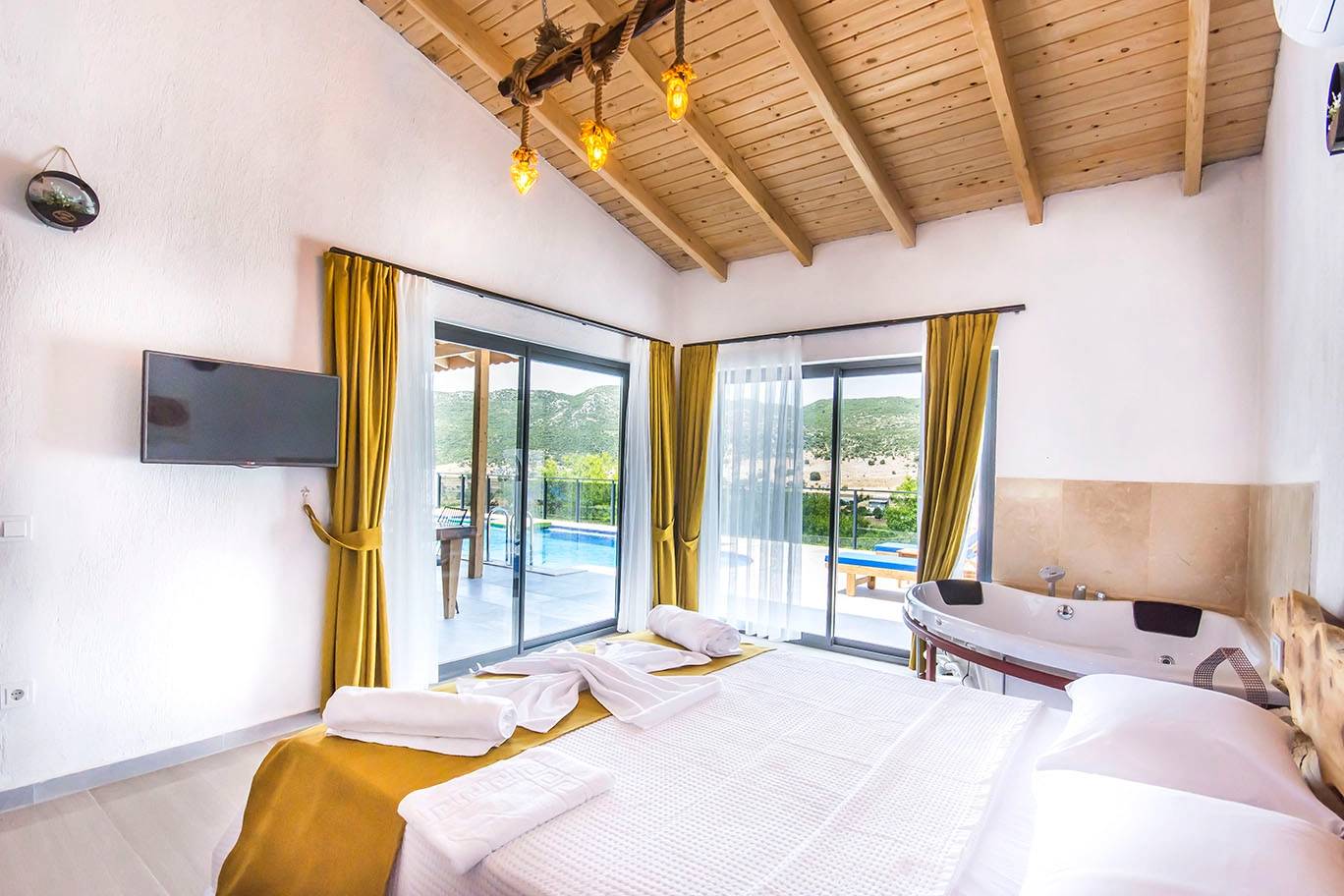 Kaş Sarıbelen'de Doğa İçerisinde, Özel Havuzlu, Modern Villa