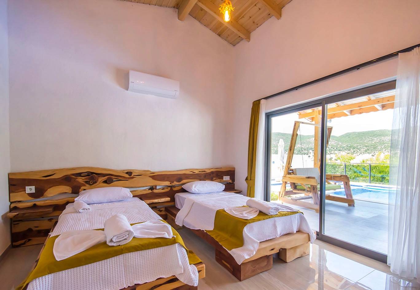 Kaş Sarıbelen'de Doğa İçerisinde, Özel Havuzlu, Modern Villa