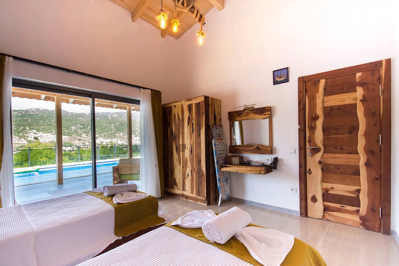 Kaş Sarıbelen'de Doğa İçerisinde, Özel Havuzlu, Modern Villa
