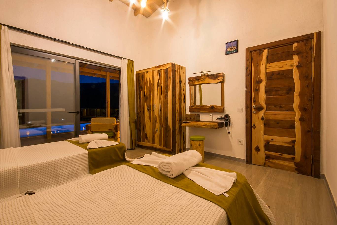 Kaş Sarıbelen'de Doğa İçerisinde, Özel Havuzlu, Modern Villa