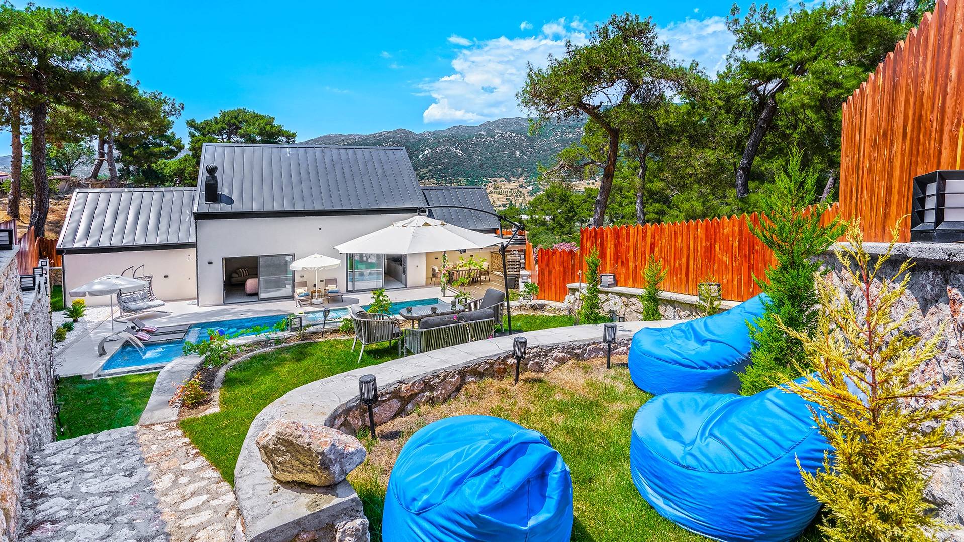 Kaş Sarıbelen'de Doğa İle İç İçe, Özel Havuzlu, Bahçeli Villa