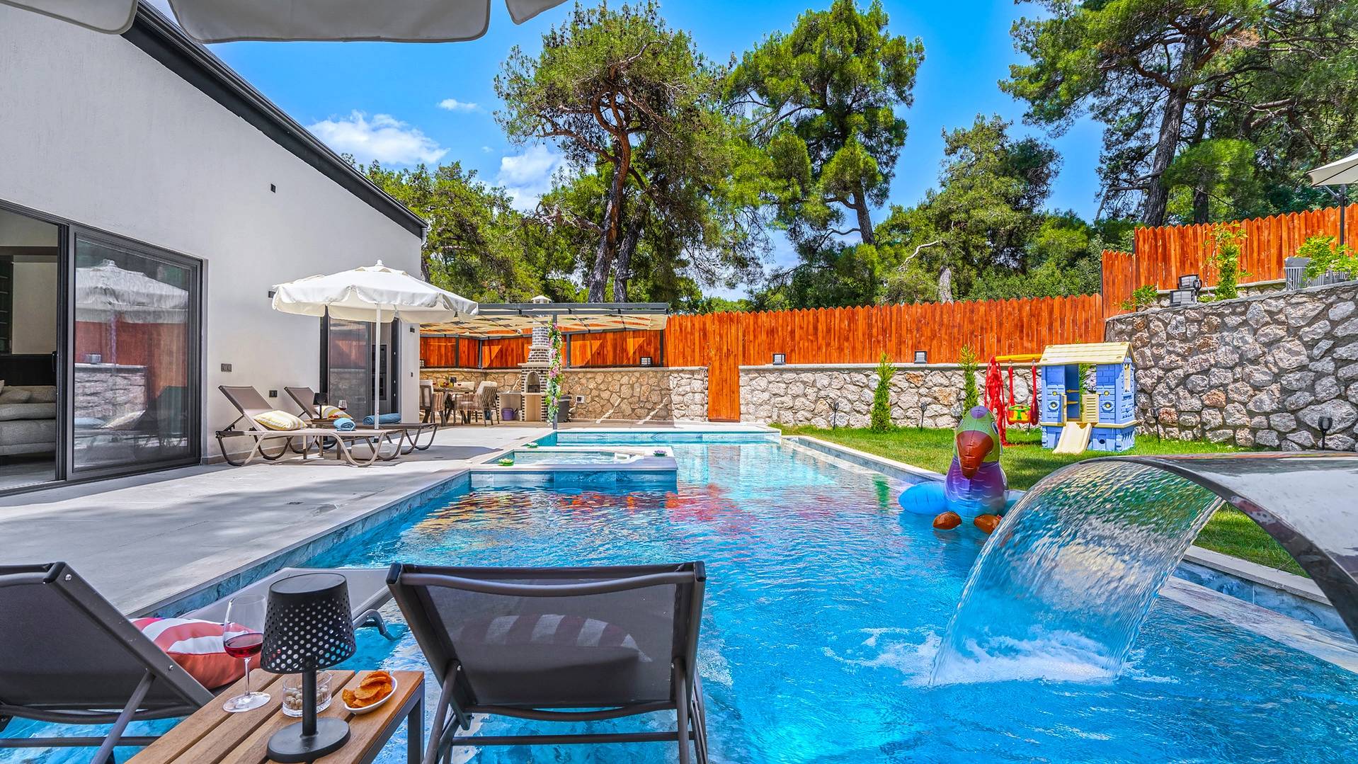 Kaş Sarıbelen'de Doğa İle İç İçe, Özel Havuzlu, Bahçeli Villa