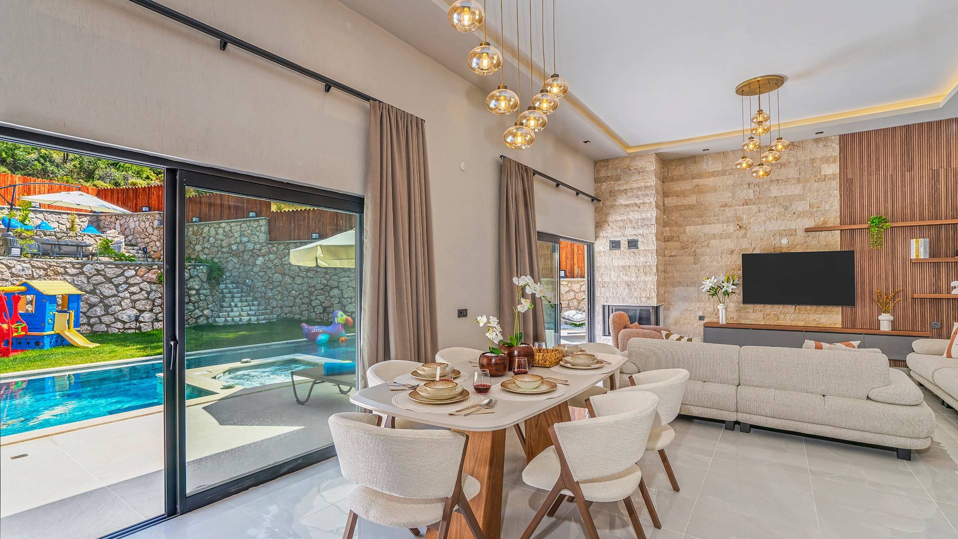 Kaş Sarıbelen'de Doğa İle İç İçe, Özel Havuzlu, Bahçeli Villa