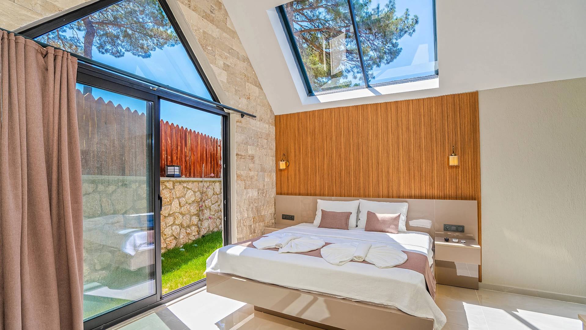 Kaş Sarıbelen'de Doğa İle İç İçe, Özel Havuzlu, Bahçeli Villa