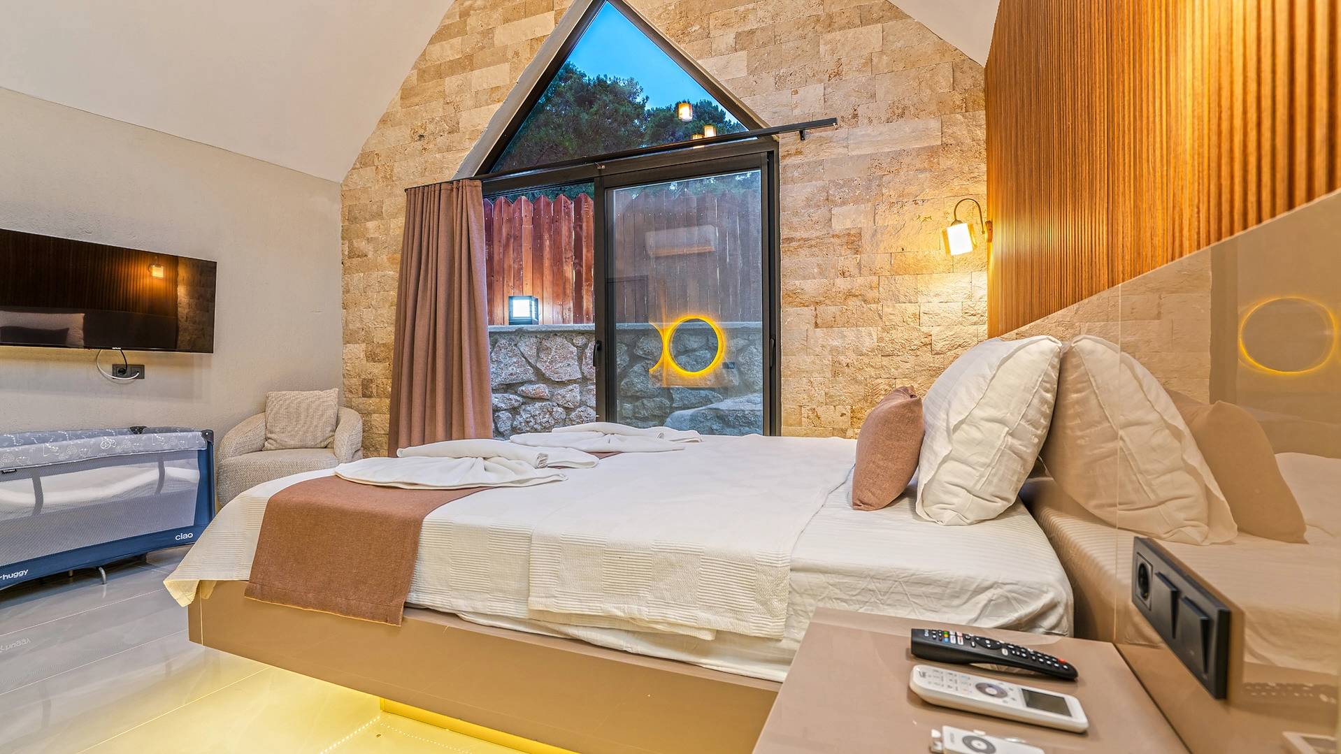 Kaş Sarıbelen'de Doğa İle İç İçe, Özel Havuzlu, Bahçeli Villa