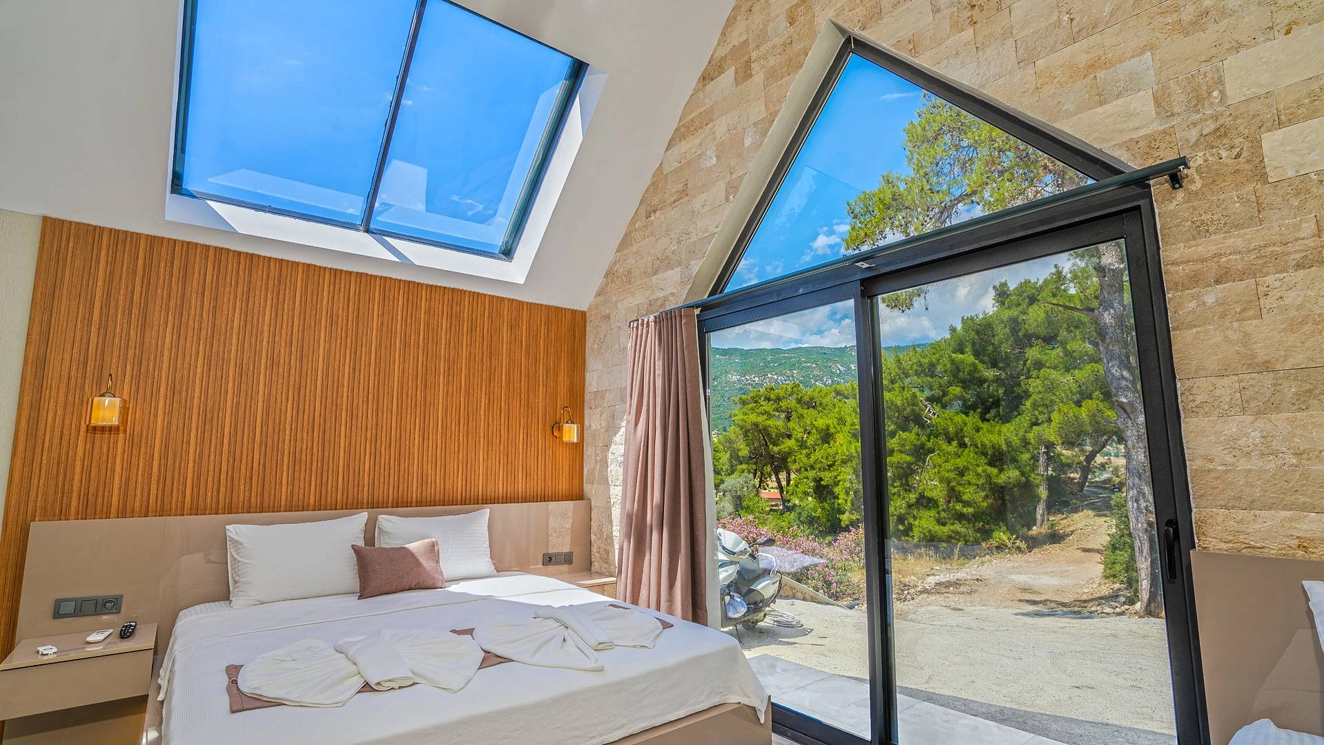 Kaş Sarıbelen'de Doğa İle İç İçe, Özel Havuzlu, Bahçeli Villa