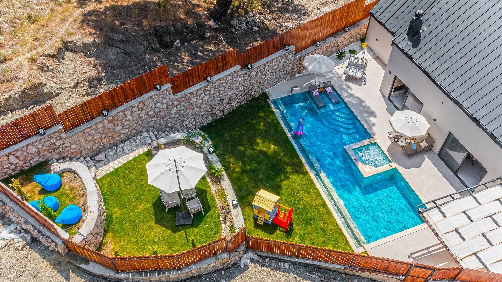 Kaş Sarıbelen'de Doğa İle İç İçe, Özel Havuzlu, Bahçeli Villa