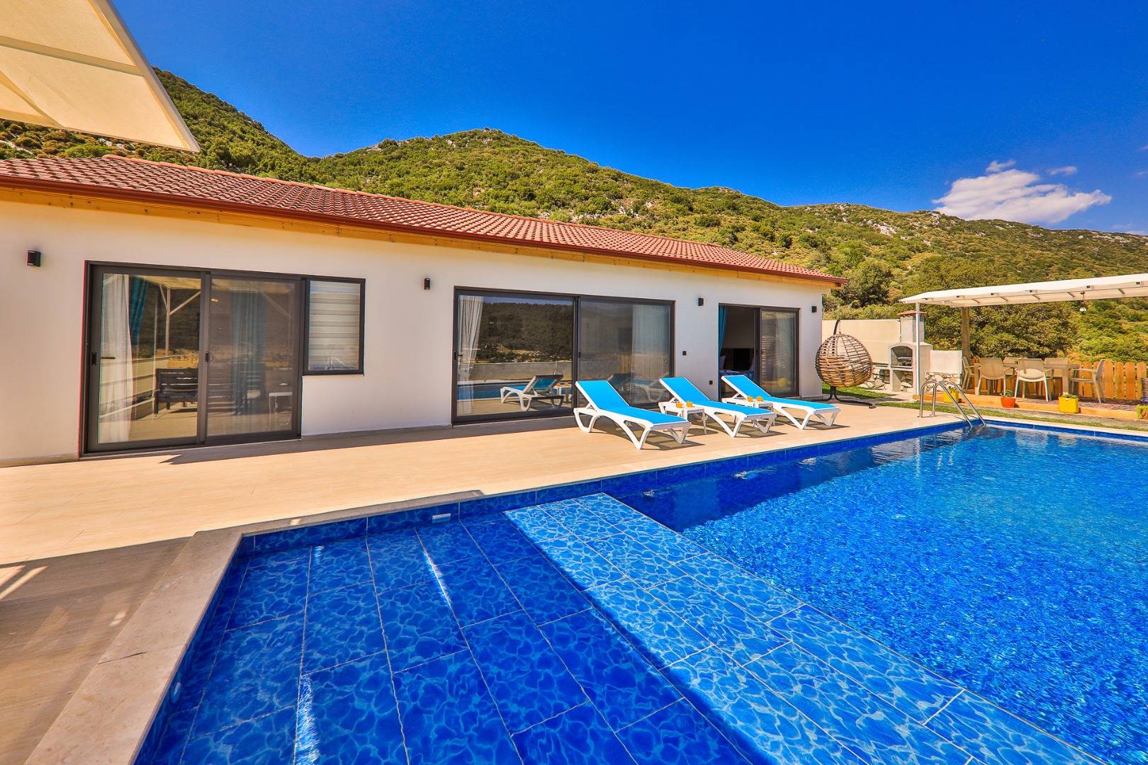 Kaş Sarıbelen'de Gözlerden Uzak Konumda, Özel Havuzlu, Muhafazakar Villa