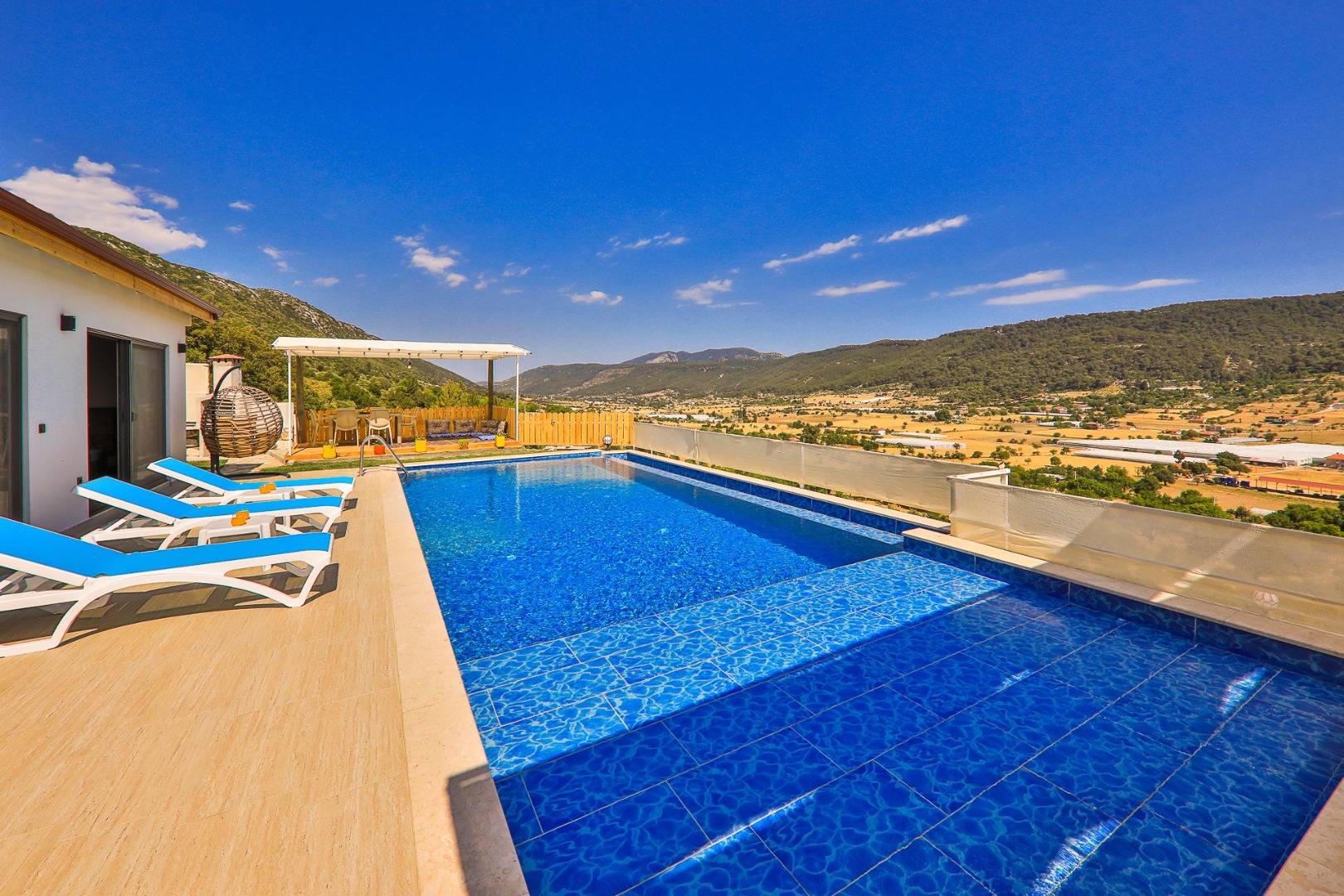 Kaş Sarıbelen'de Gözlerden Uzak Konumda, Özel Havuzlu, Muhafazakar Villa