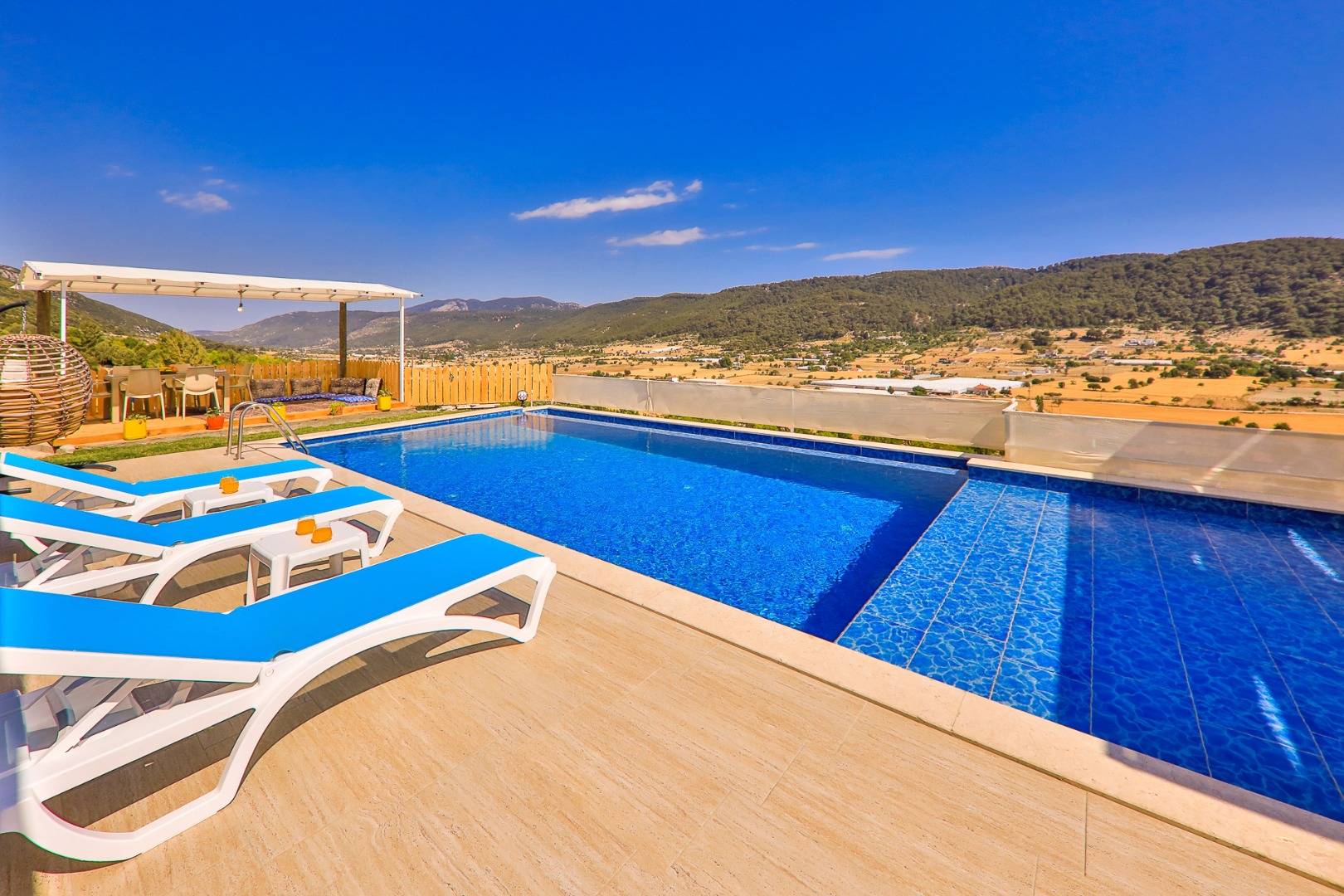 Kaş Sarıbelen'de Gözlerden Uzak Konumda, Özel Havuzlu, Muhafazakar Villa