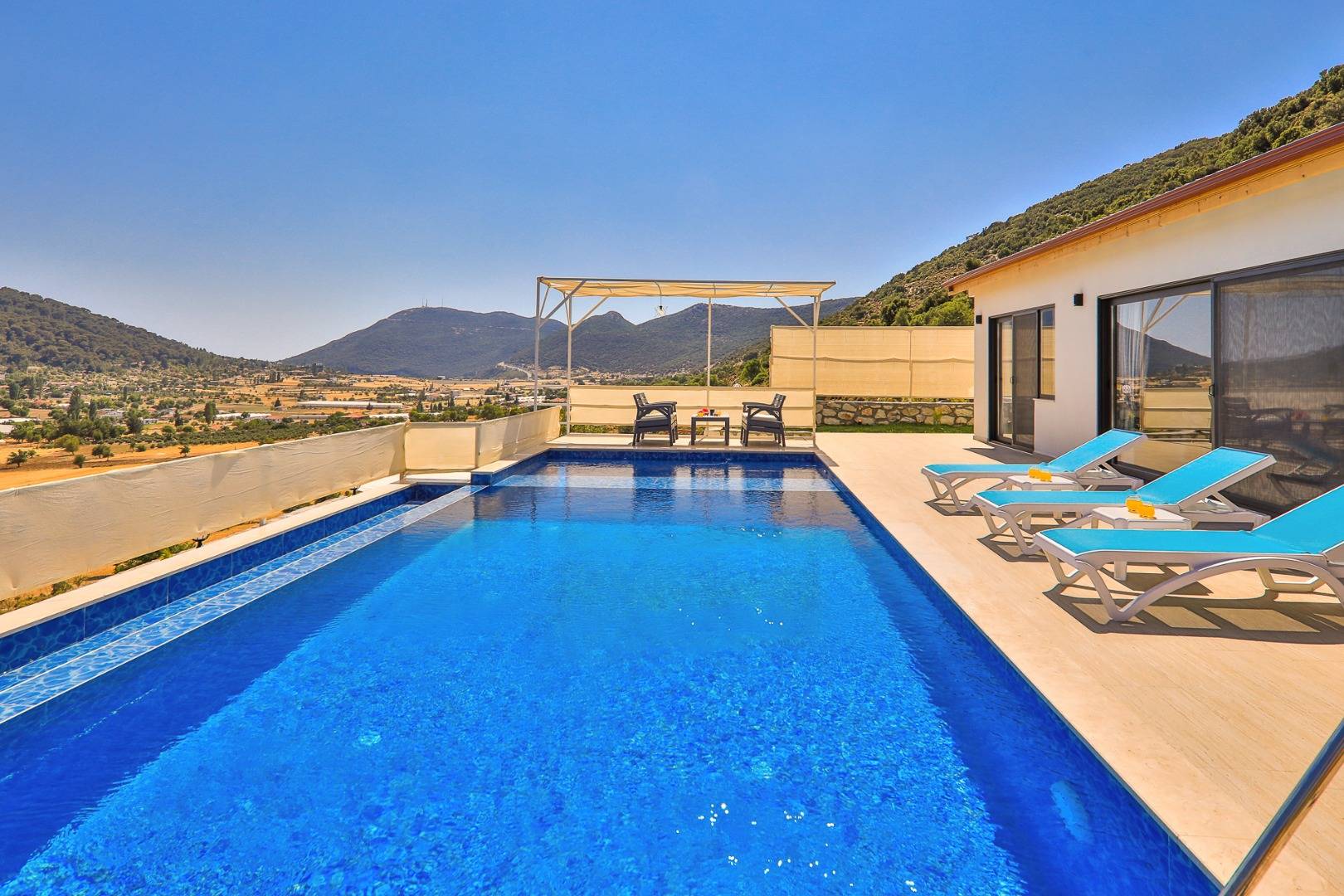 Kaş Sarıbelen'de Gözlerden Uzak Konumda, Özel Havuzlu, Muhafazakar Villa