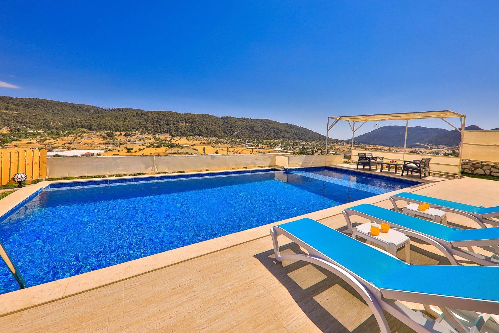 Kaş Sarıbelen'de Gözlerden Uzak Konumda, Özel Havuzlu, Muhafazakar Villa