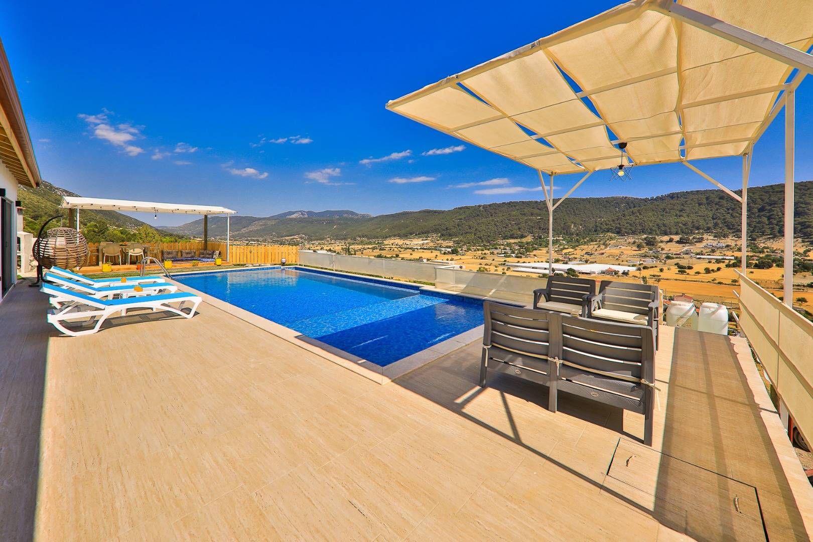 Kaş Sarıbelen'de Gözlerden Uzak Konumda, Özel Havuzlu, Muhafazakar Villa