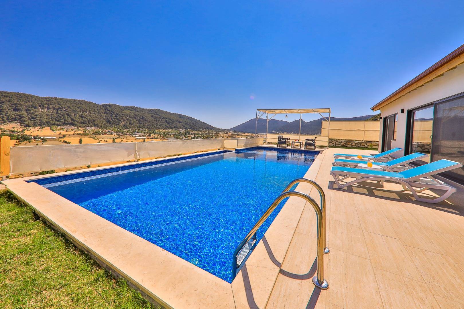 Kaş Sarıbelen'de Gözlerden Uzak Konumda, Özel Havuzlu, Muhafazakar Villa