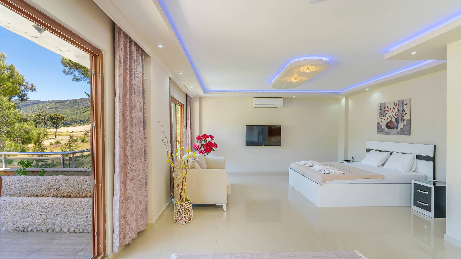 Kaş Sarıbelen'de Kalabalık Aileler İçin Uygun, Özel Havuzlu, Kiralık Villa