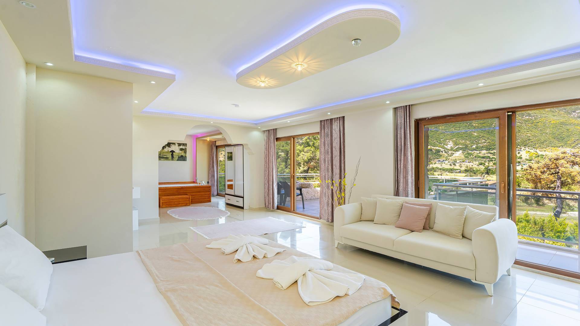 Kaş Sarıbelen'de Kalabalık Aileler İçin Uygun, Özel Havuzlu, Kiralık Villa