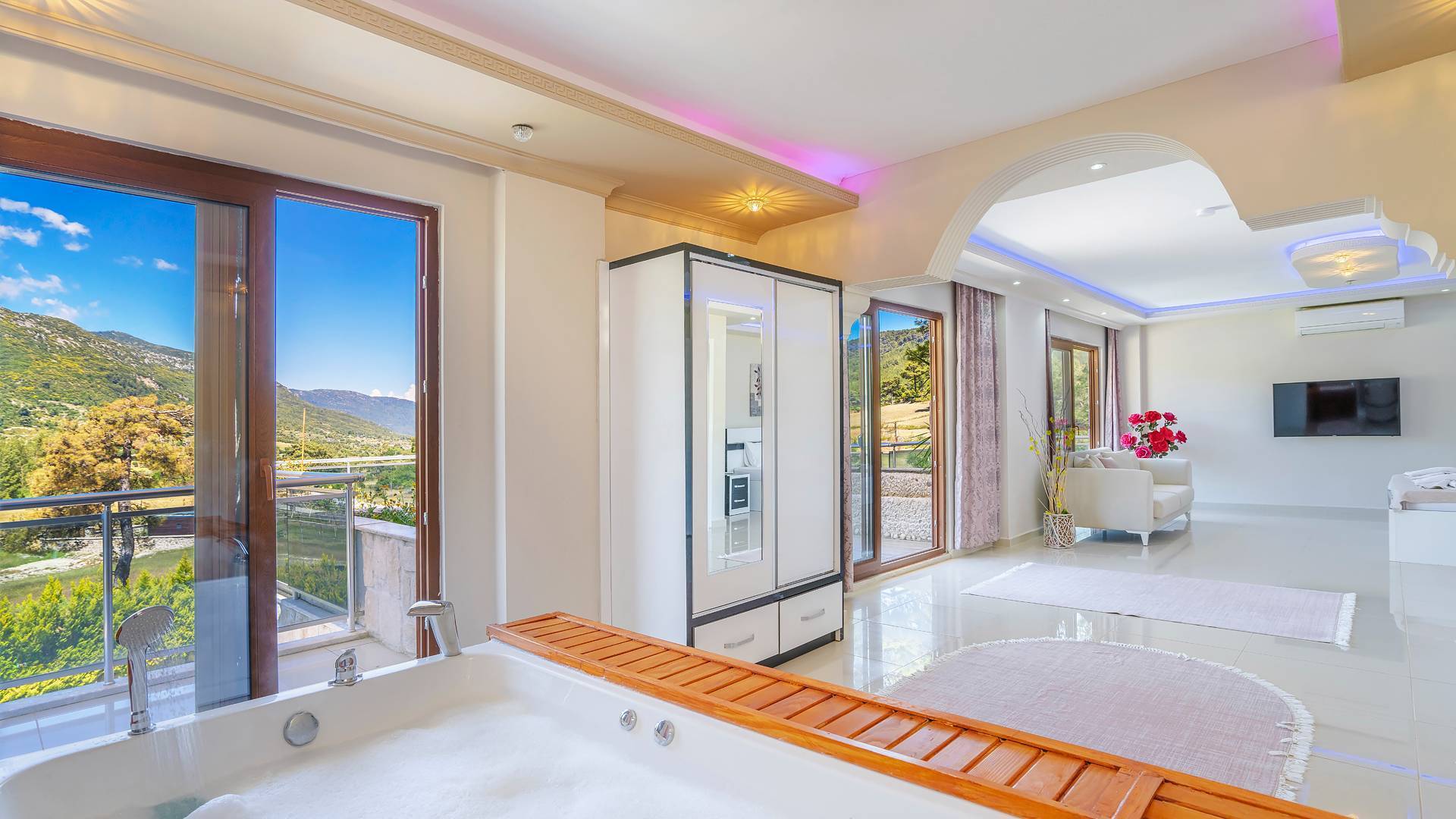 Kaş Sarıbelen'de Kalabalık Aileler İçin Uygun, Özel Havuzlu, Kiralık Villa