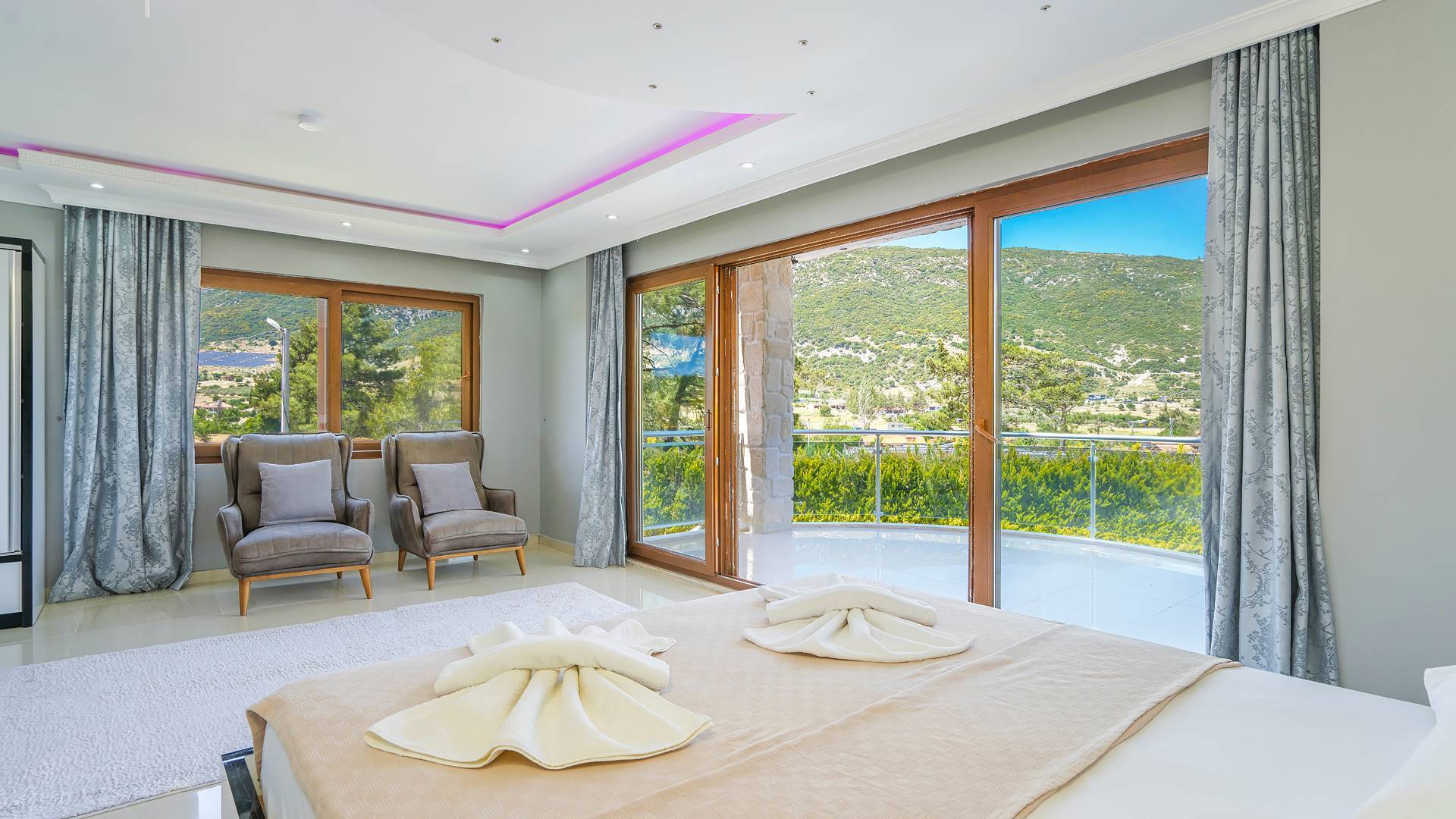 Kaş Sarıbelen'de Kalabalık Aileler İçin Uygun, Özel Havuzlu, Kiralık Villa